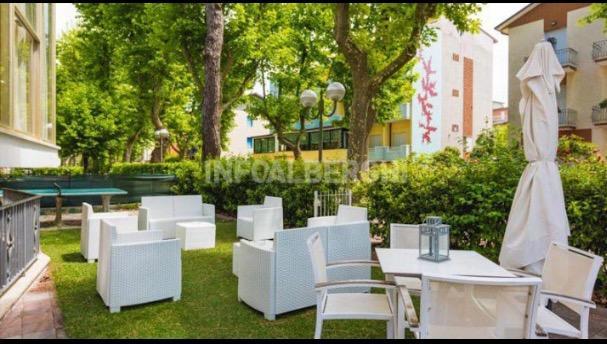 Hotel Arianna Pinarella Exterior foto